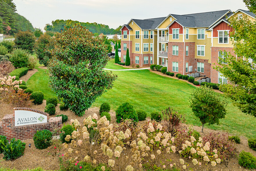 Building Photo - Avalon at Sweeten Creek