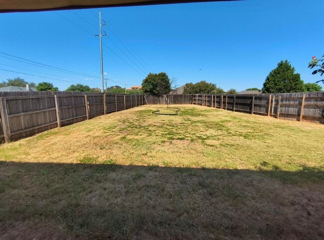 Building Photo - Beautiful 3 bedroom and 2 bath in a Quiet Cul-de-Sac in the Bluffs!