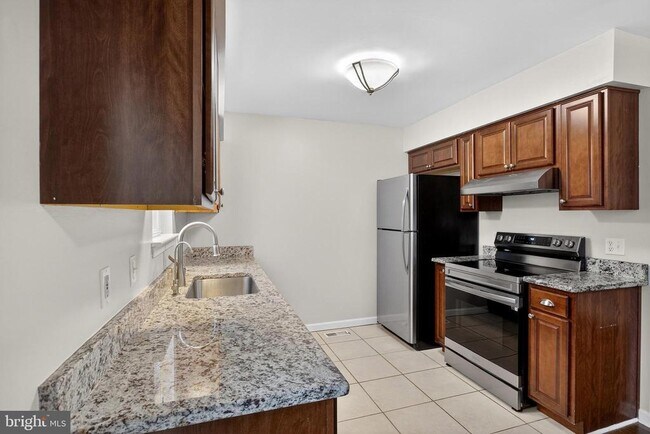 Building Photo - 613 Candlestick Ln