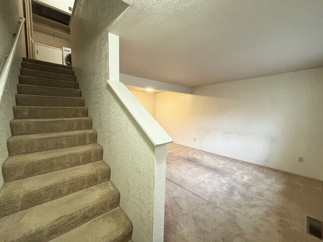 Building Photo - Grant Creek Condo