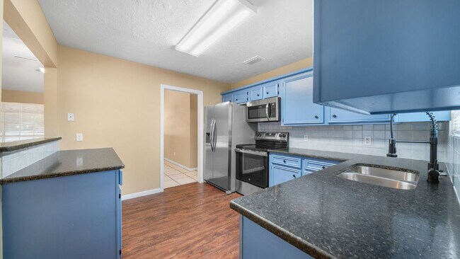 Building Photo - Enjoy comfortable, low-maintenance living in this updated, pet-friendly, carpet-free 3-bedroom ho...