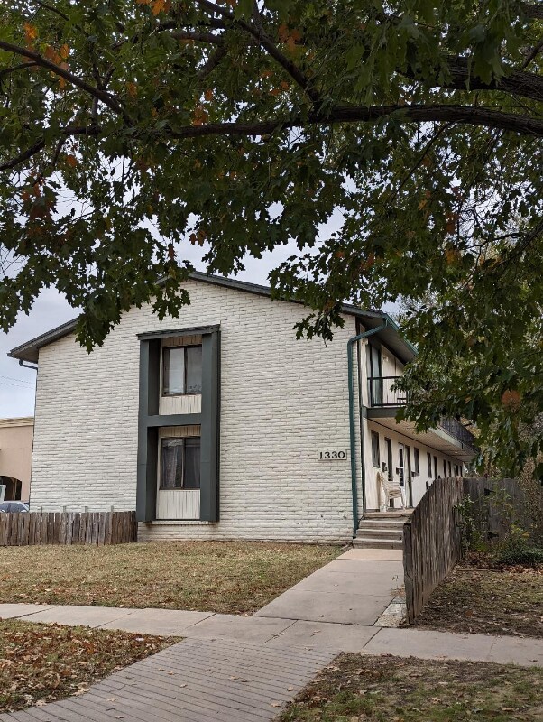 Building Photo - 1330 N Perry Ave