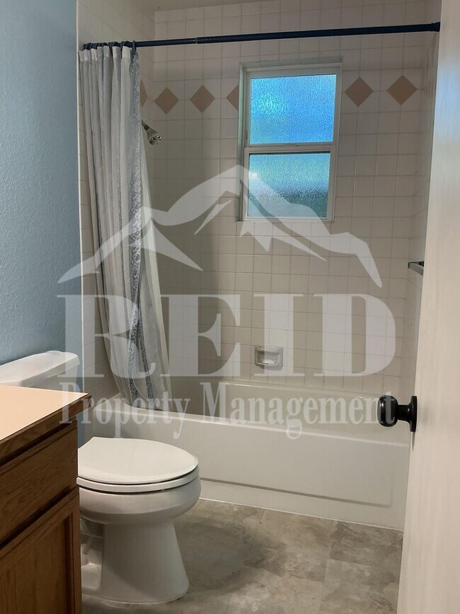 Building Photo - SILVERDALE - 4BED 3 BATH HOME HEART OF SILVERDALE