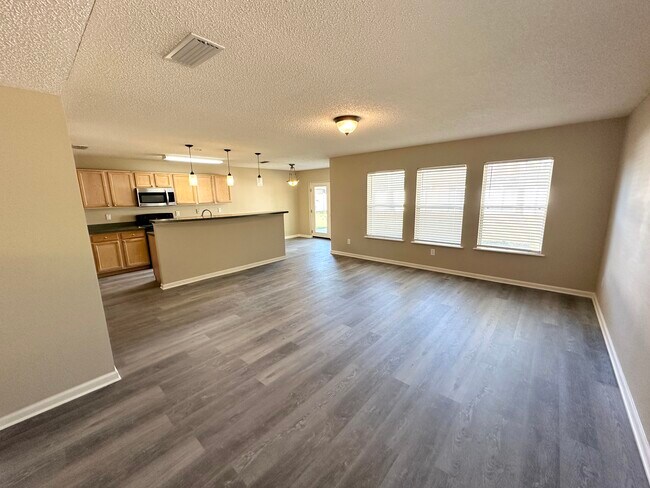 Building Photo - 4 Ryecrest Ln