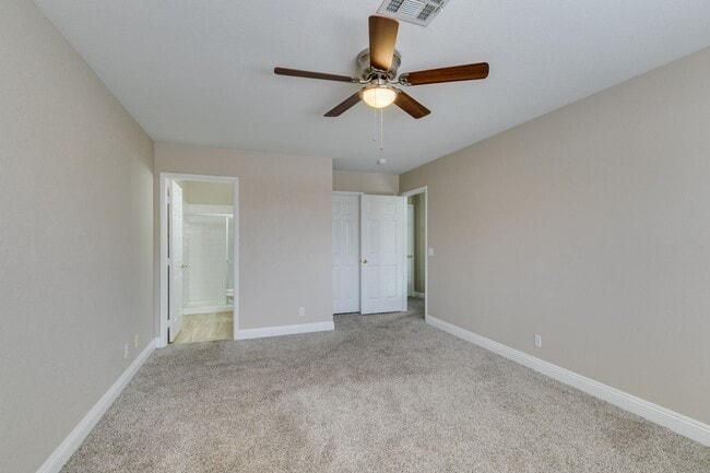 Building Photo - Stylish 2-Bedroom Townhome in Green Valley with Modern Upgrades & Prime Location!