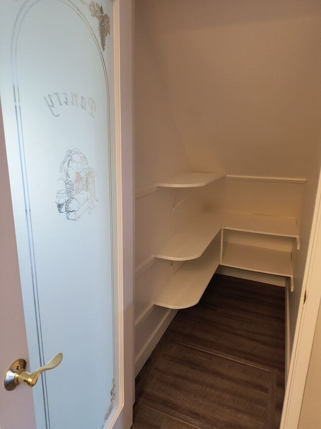 Building Photo - Newley Updated 4 bedroom, 2.5 bathroom Townhome in Citrus Heights!!!