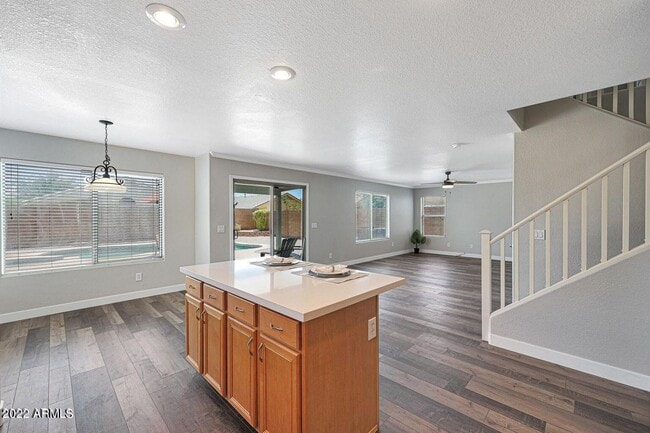 Building Photo - 15841 W Moreland St