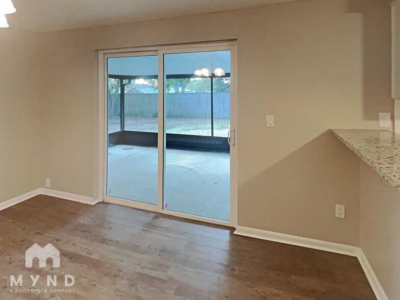 Building Photo - 2233 Selkirk St