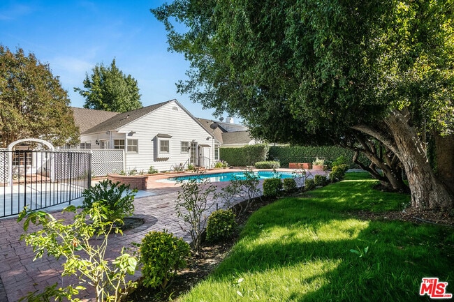 Building Photo - 4649 Sancola Ave