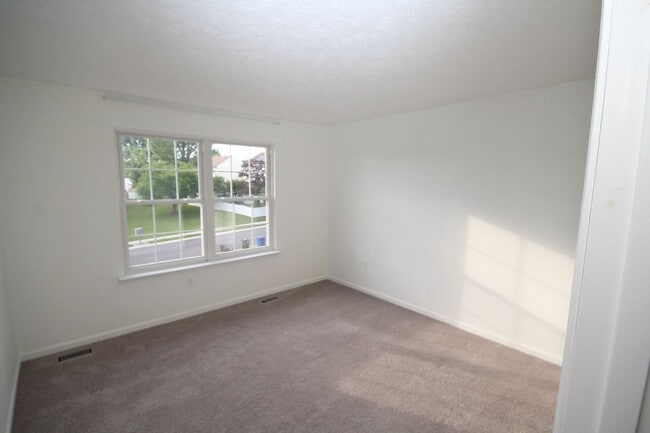 Building Photo - *Coming Soon*  Upgraded End Unit Townhome ...