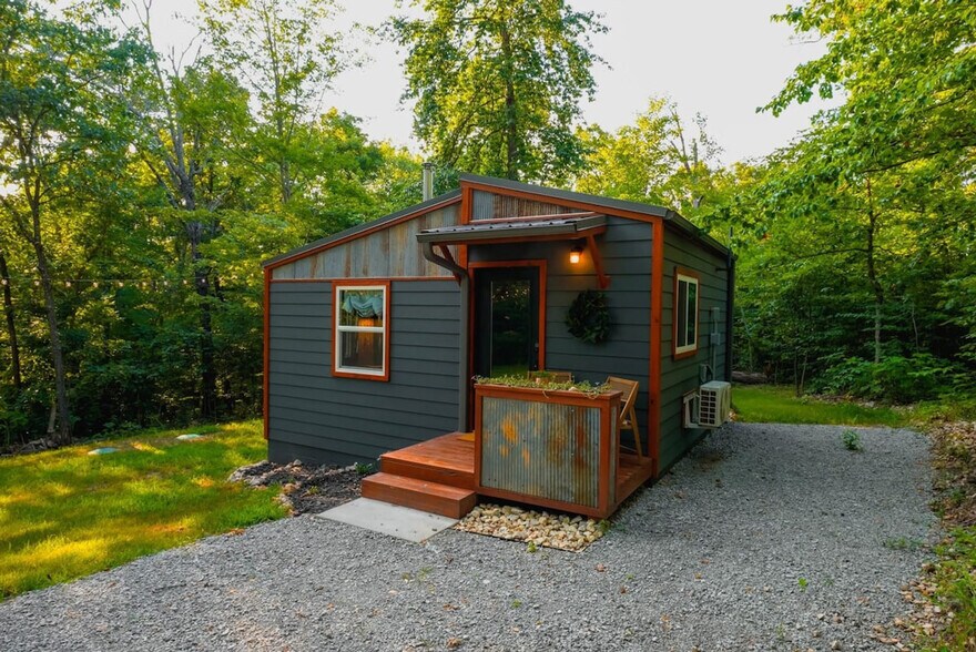 Building Photo - 461 Laughlin Ridge Rd