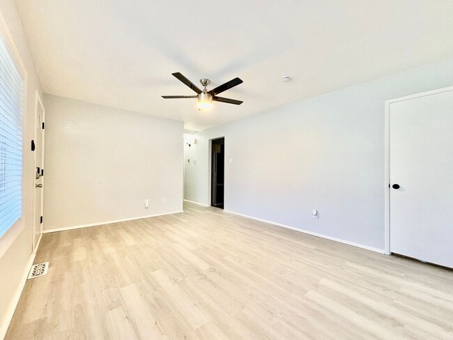 Building Photo - Freshly Renovated 4-Bedroom Home in the Hazelwood School District