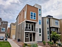 Building Photo - Beautiful 2 Bed + Office + 2.5 Bath home i...