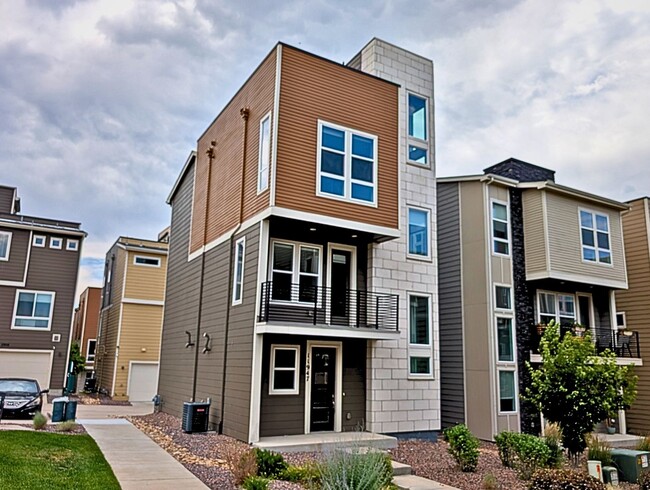 Primary Photo - Beautiful 2 Bed + Office + 2.5 Bath home i...
