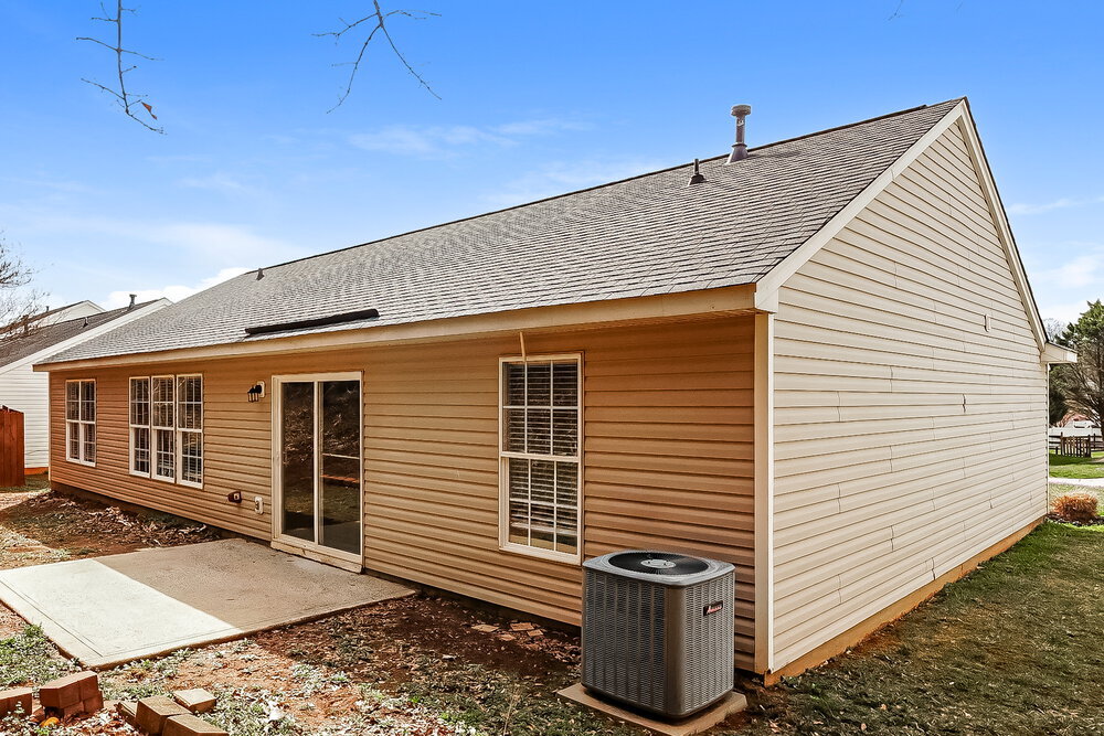 Building Photo - 2082 Chapel Creek Rd