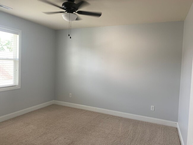 Building Photo - Five Bedroom Home in Falcon Bridge