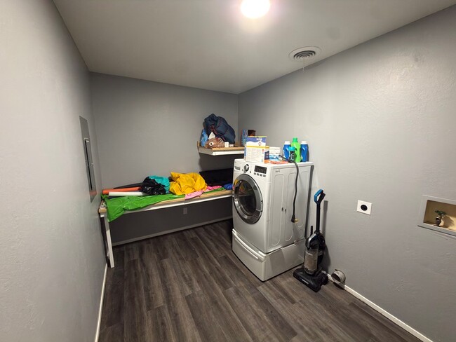 Building Photo - 1805 S Bryan Ave