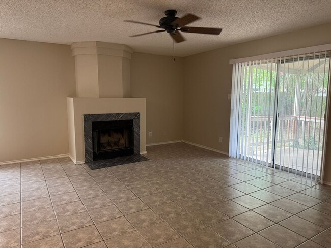 Building Photo - 8003 Chestnut Manor Dr
