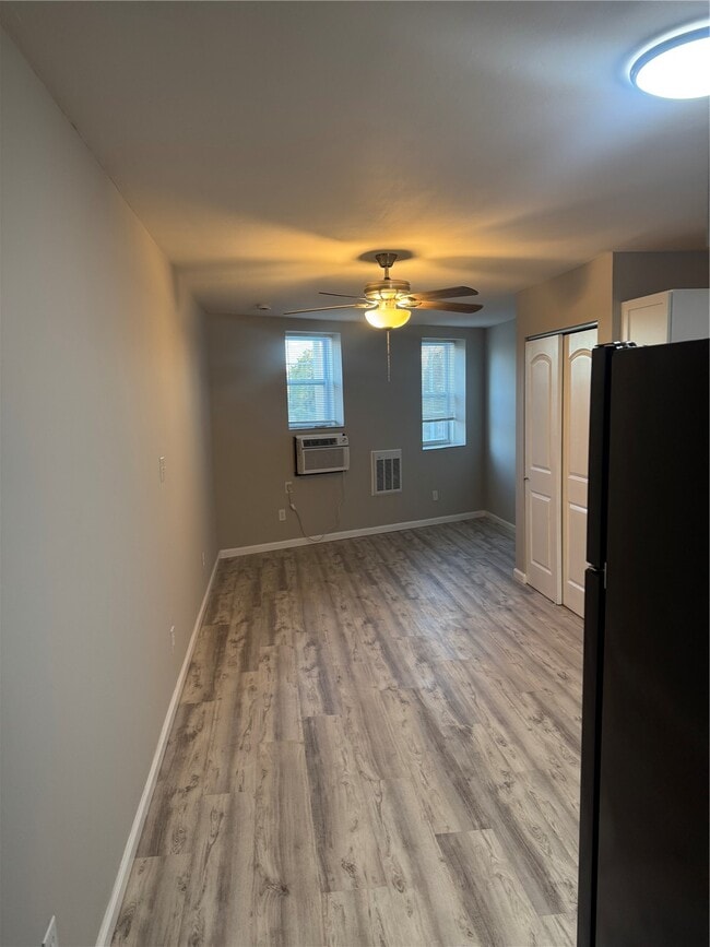 Building Photo - 3679 S Broadway