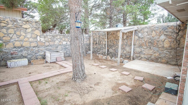Building Photo - 11608 James Watt Dr