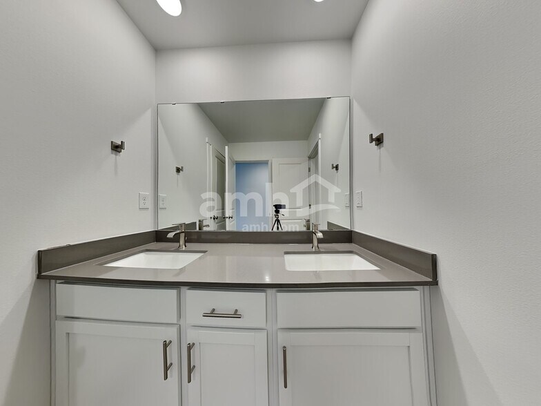 Building Photo - 7820 Selah St SW