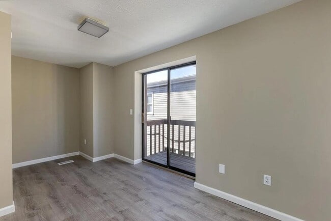 Building Photo - 91 W 9th Ave