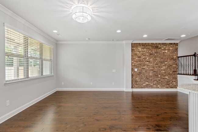 Building Photo - 1444 Channing Dr