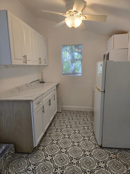 Building Photo - 4514 NE 1st Ave