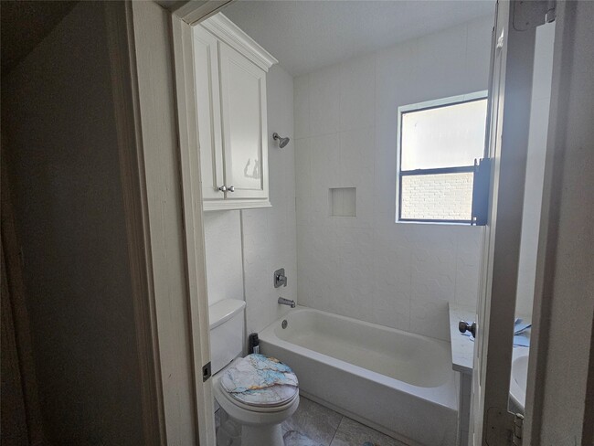 Building Photo - 2312 Blodgett St