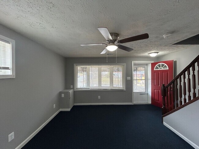 Building Photo - 2561 Marbourne Ave