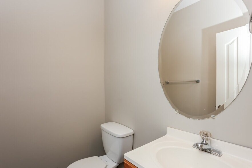 Building Photo - 5941 Apple Grove Rd NE