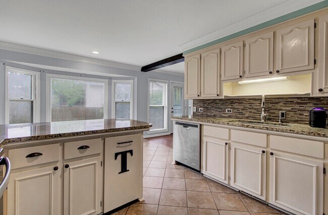 Building Photo - 8000 Eberly Ave