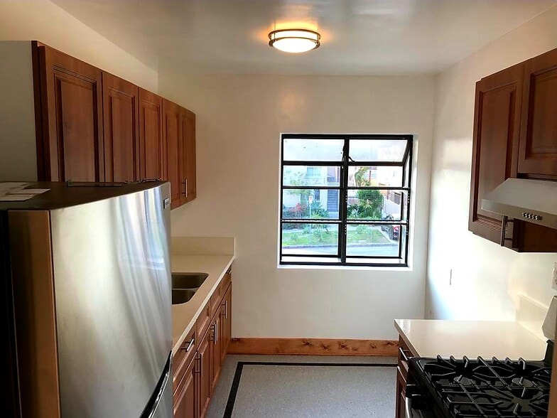 Building Photo - 4425 Maplewood Ave