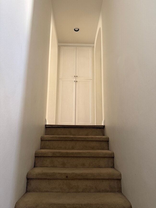 Building Photo - 8432 Weatherwood St