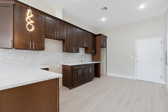 Building Photo - 527-535 Union Ave