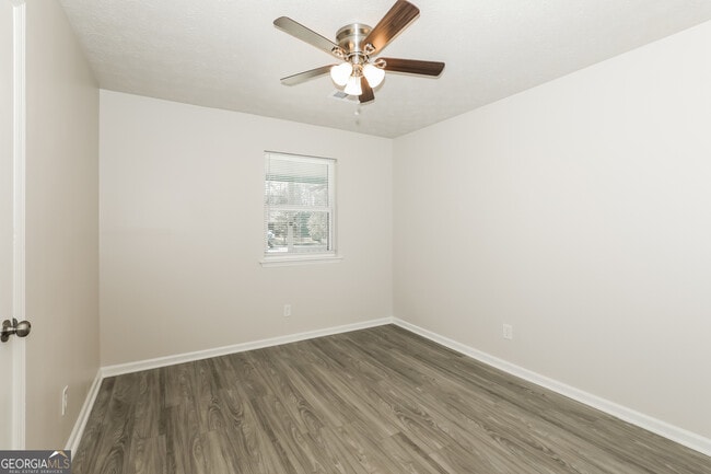 Building Photo - 9319 Forest Knoll Dr