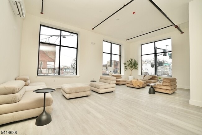 Building Photo - 536 Central Ave