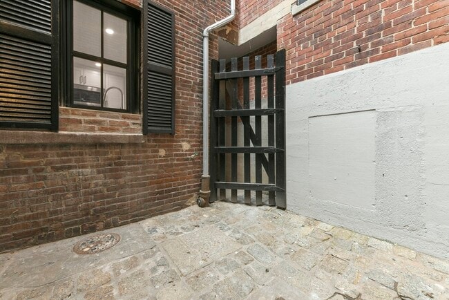 Building Photo - 49 Winchester St