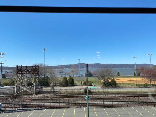 Building Photo - 1 S Astor St