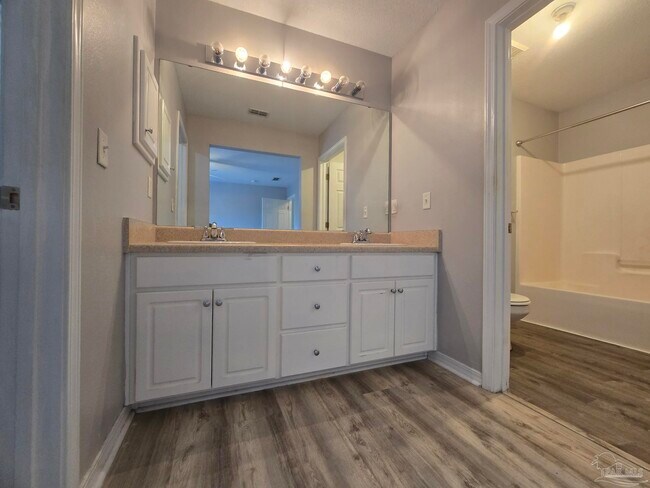 Building Photo - 4873 La Casa Cir