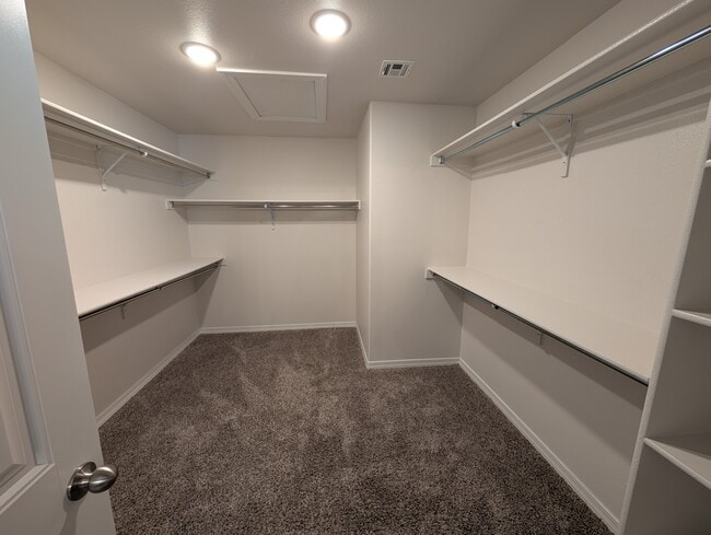 Building Photo - 517 La Entrada Cir