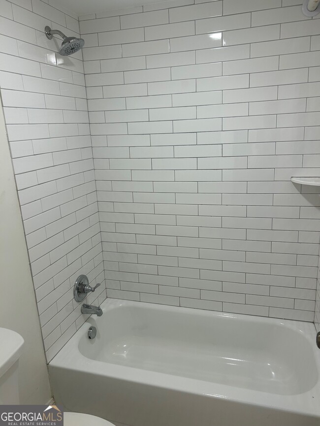 Building Photo - 712 Ave A NE