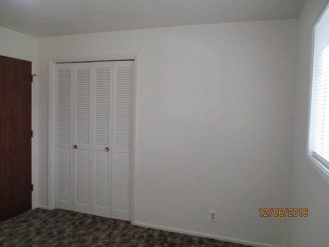 Building Photo - 3 Bed 2 Bath House