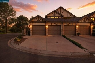 Building Photo - 121 Haslemere Ct