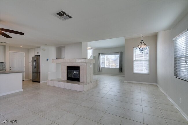 Building Photo - 225 Comanche Pl