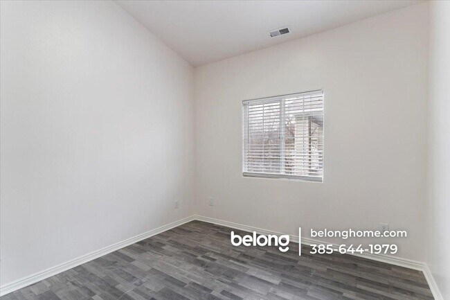 Building Photo - 3827 S Big River Wy