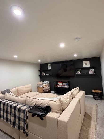 Building Photo - 9362 N