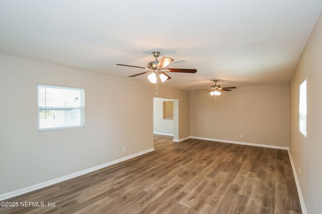 Building Photo - 10560 Citrus Ln
