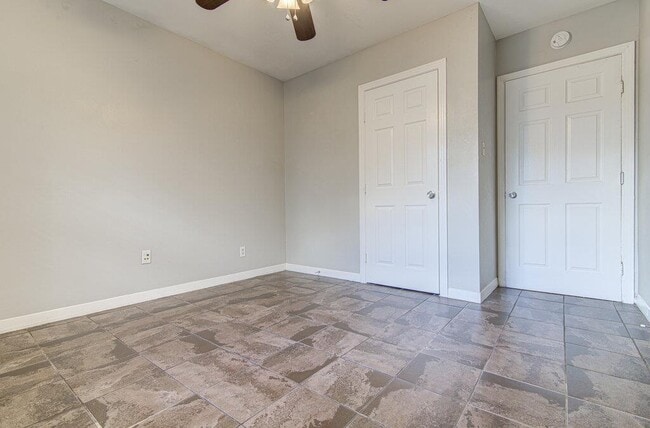 Building Photo - 2709 Rae Dell Ave