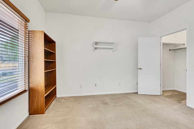Building Photo - $2,025.00 - 3 Beds, 2 Baths, Single Family...